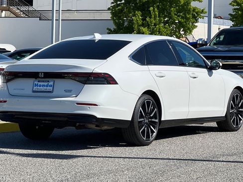 Used 2024 Honda Accord Touring image 8