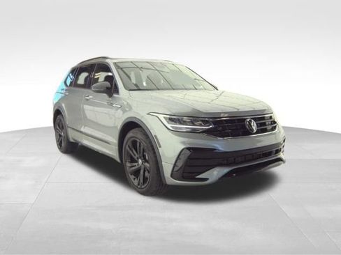Used 2023 Volkswagen Tiguan SE R-Line image 3