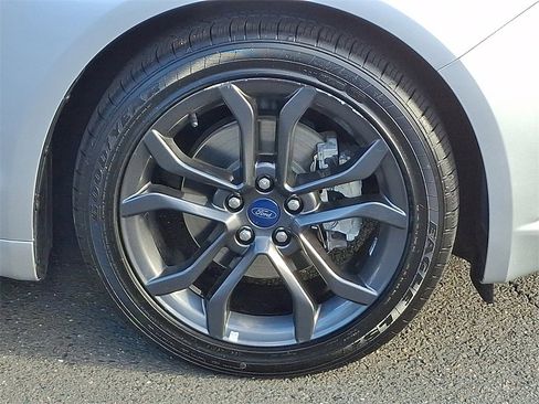 Certified 2018 Ford Fusion SE w/ Equipment Group 201A image 8