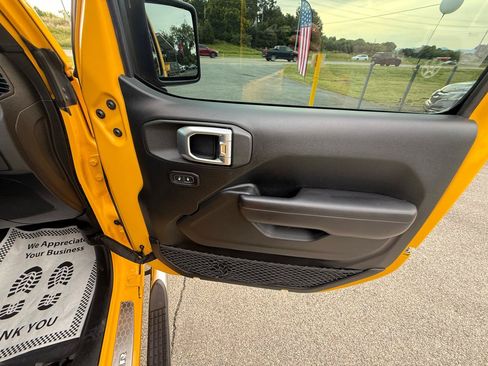 Used 2019 Jeep Wrangler Sport AWD/4WD image 32