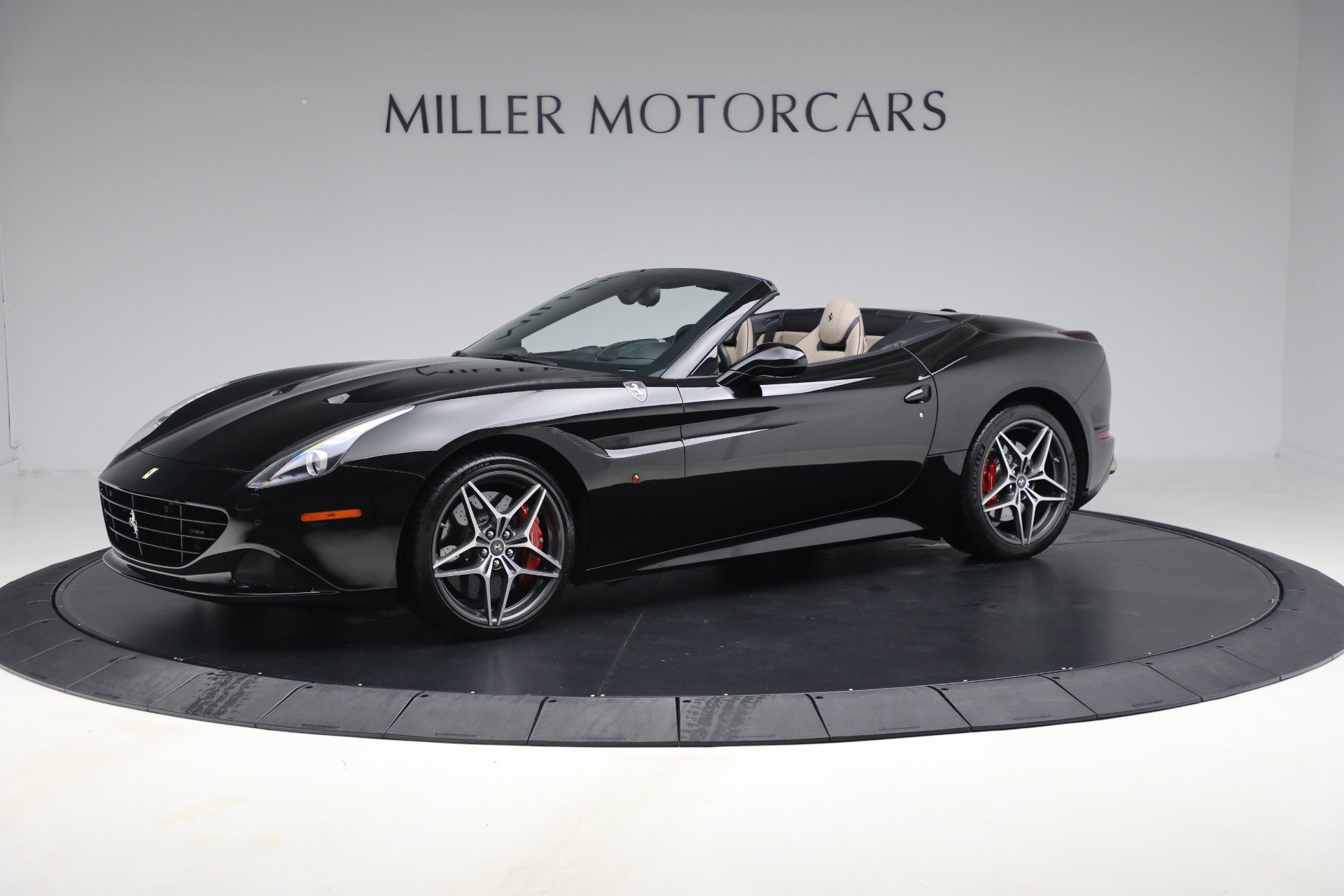 Certified 2016 Ferrari California T RWD image 3