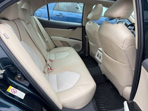 Used 2019 Toyota Camry XLE w/ Navigation Package image 9