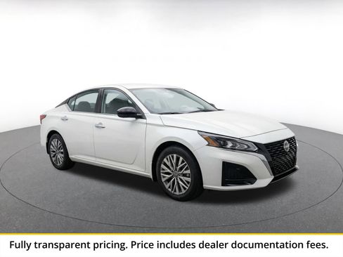 Used 2025 Nissan Altima 2.5 SV FWD image 1