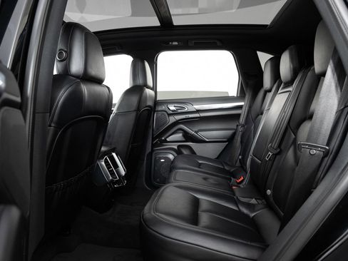 Used 2017 Porsche Cayenne S image 19