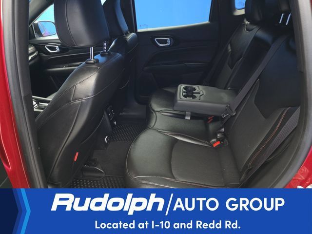 Used 2025 Jeep Compass Trailhawk AWD/4WD image 29