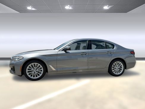 Used 2023 BMW 530i w/ Convenience Package RWD image 2