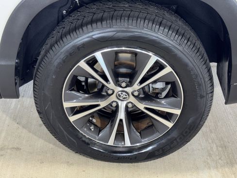 Used 2019 Toyota Highlander LE FWD image 33