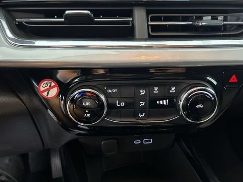 Used 2025 Chevrolet Trax LT FWD image 22