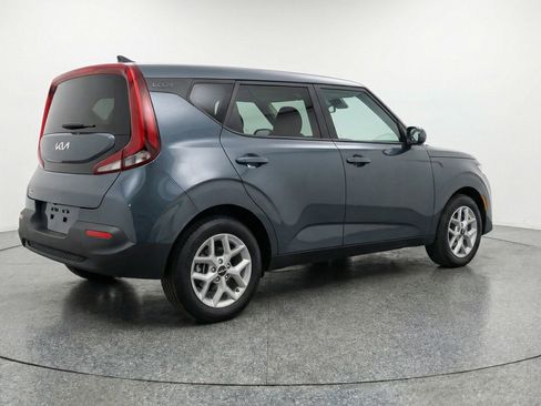 Used 2025 Kia Soul LX w/ LX Technology Package FWD image 9