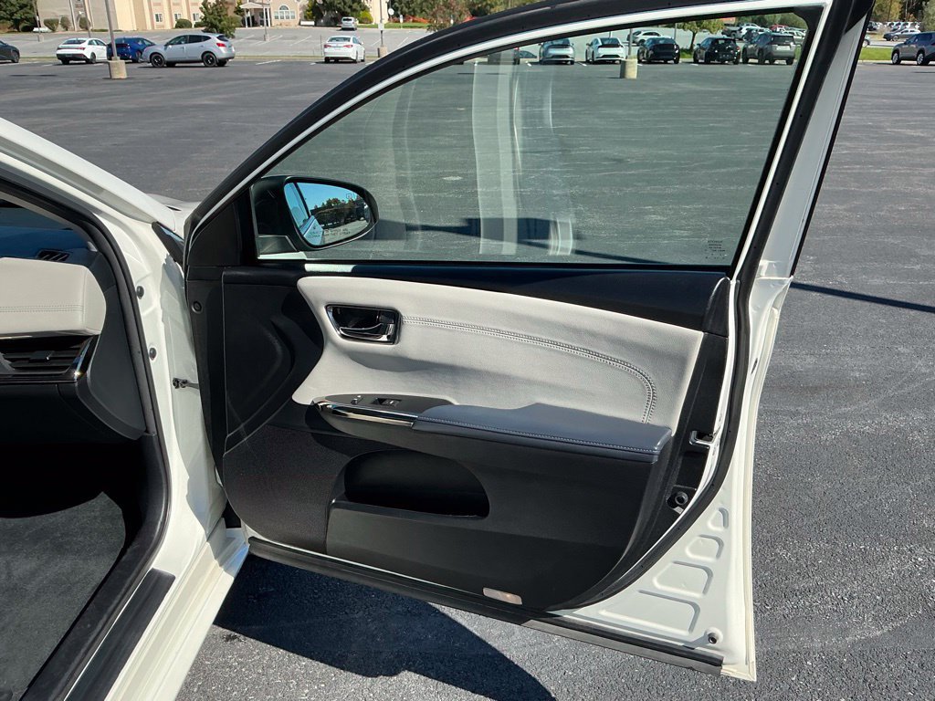Used 2013 Toyota Avalon XLE Premium FWD image 30