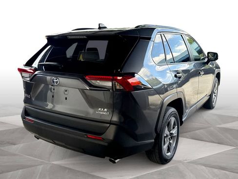 Used 2024 Toyota RAV4 XLE AWD/4WD image 8