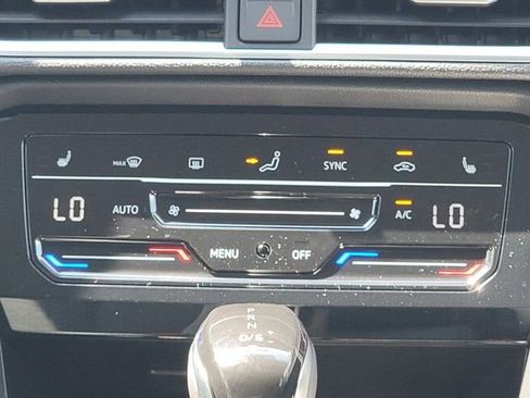 New 2025 Volkswagen Taos SE image 22