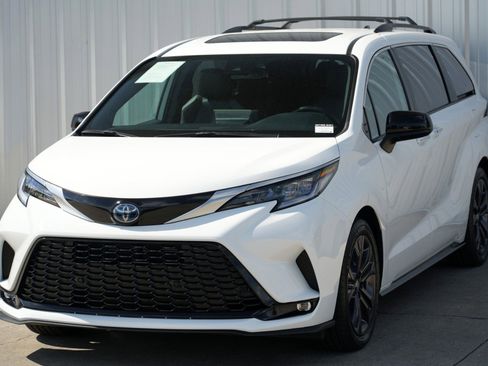 Used 2024 Toyota Sienna XSE image 49
