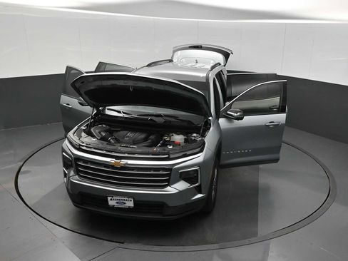 Used 2024 Chevrolet Traverse LT image 34