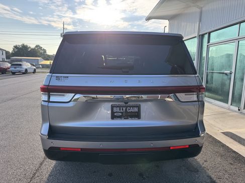 Used 2023 Lincoln Navigator Reserve AWD/4WD image 3