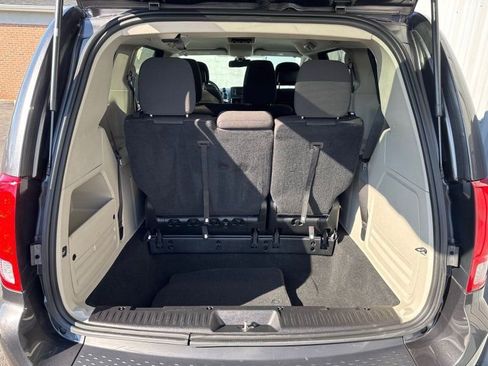 Used 2018 Dodge Grand Caravan SE w/ UConnect Hands-Free Group image 30