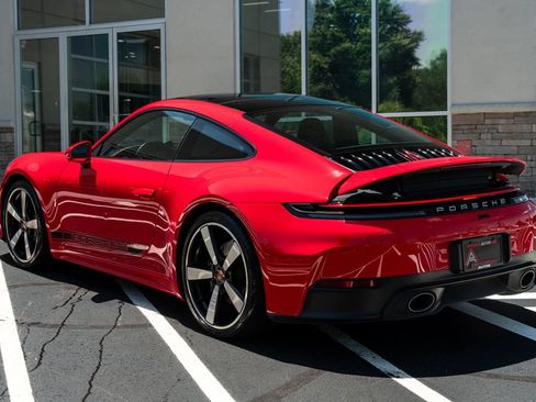 Used 2025 Porsche 911 Carrera RWD image 20