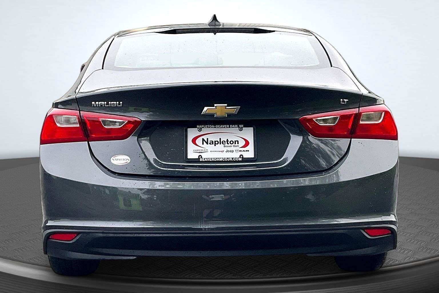 Used 2017 Chevrolet Malibu LT FWD image 4