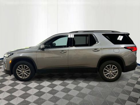 Used 2023 Chevrolet Traverse LT FWD image 2