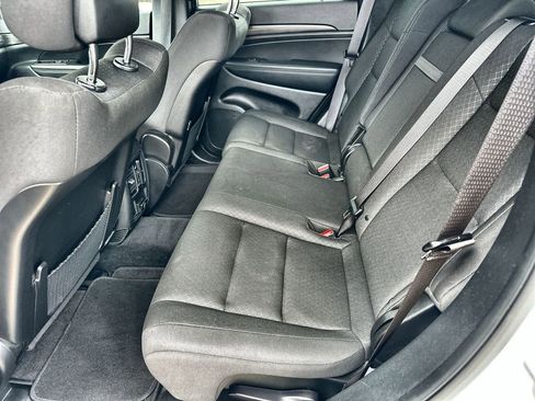 Used 2021 Jeep Grand Cherokee Laredo w/ Security & Convenience Group RWD image 16