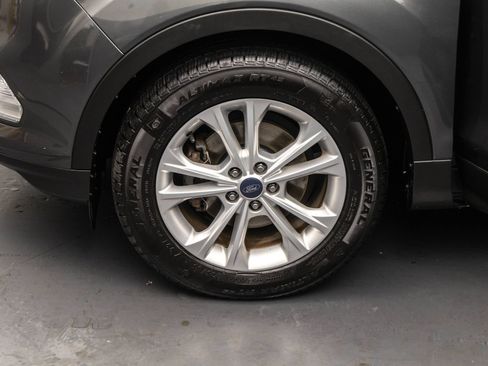 Used 2017 Ford Escape SE FWD image 42