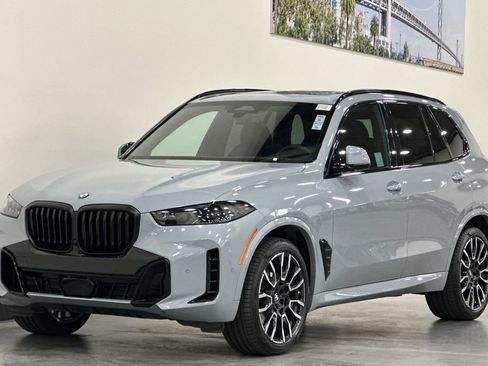 Used 2024 BMW X5 xDrive40i w/ M Sport Package AWD/4WD image 8