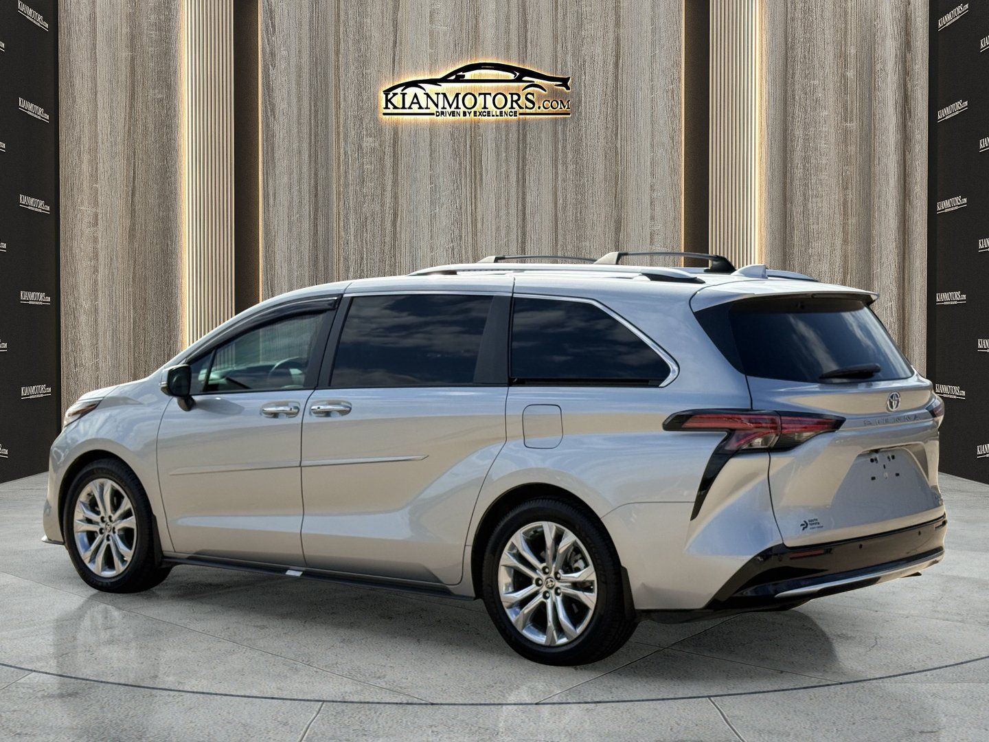 Used 2022 Toyota Sienna Platinum FWD image 13
