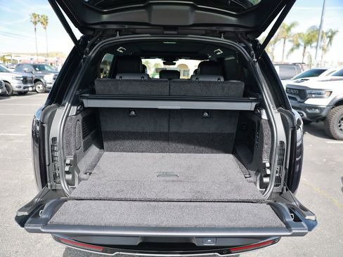 Used 2025 Land Rover Range Rover Long Wheelbase SE image 37