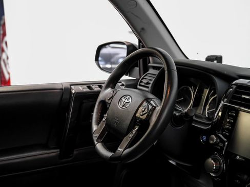 Used 2022 Toyota 4Runner TRD Off-Road Premium w/ Moonroof Package AWD/4WD image 13