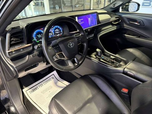 Used 2024 Toyota Crown Limited image 33