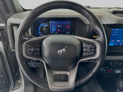 Used 2023 Ford Bronco Badlands image 12