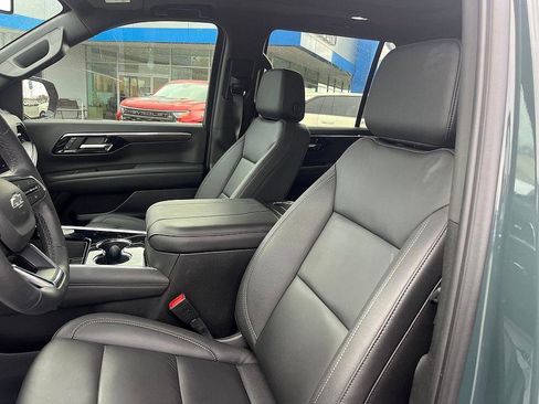 Used 2025 Chevrolet Tahoe Z71 w/ Comfort Package image 16