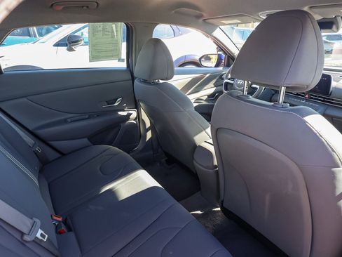 Used 2023 Hyundai Elantra SEL w/ Convenience Package image 16