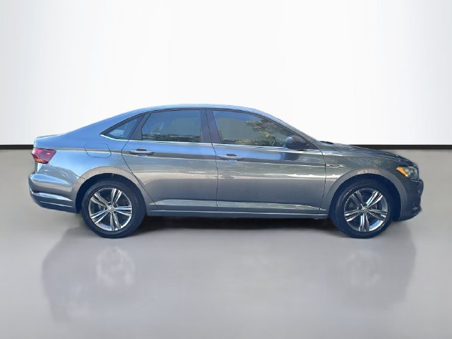 Used 2019 Volkswagen Jetta R-Line w/ R-Line Cold Weather Package FWD image 4