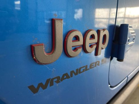 Used 2025 Jeep Wrangler Unlimited Rubicon image 14