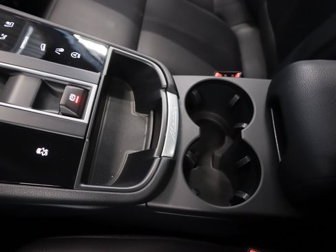 Certified 2026 Porsche Macan AWD/4WD image 17