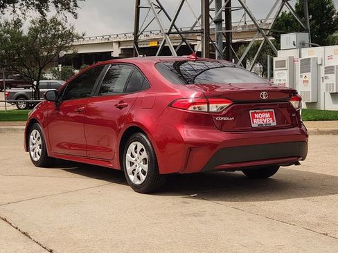 Used 2022 Toyota Corolla LE FWD image 4