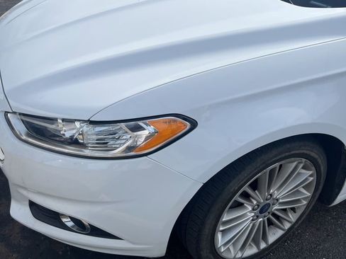 Used 2015 Ford Fusion SE w/ Equipment Group 202A FWD image 2