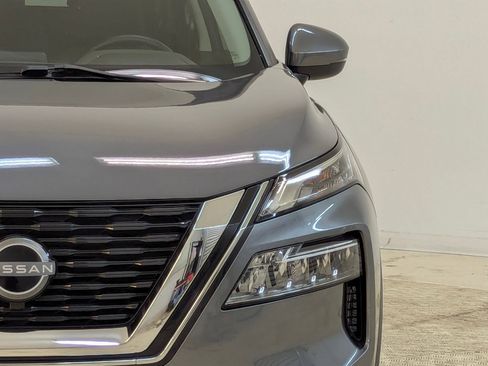 Used 2022 Nissan Rogue SV image 11