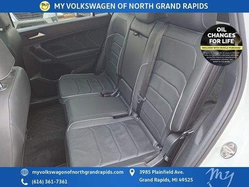 Used 2022 Volkswagen Tiguan SEL R-Line image 31