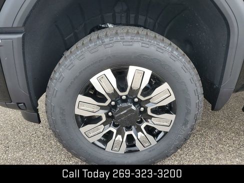 New 2025 GMC Sierra 2500 Denali w/ Denali Reserve Package image 35