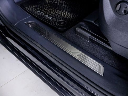 Used 2024 Volkswagen Atlas Cross Sport SEL Premium R-Line image 29