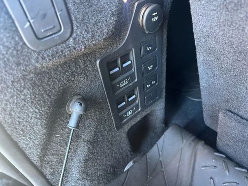 Used 2017 Land Rover Discovery HSE image 24