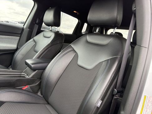 Used 2025 Jeep Compass Latitude image 17