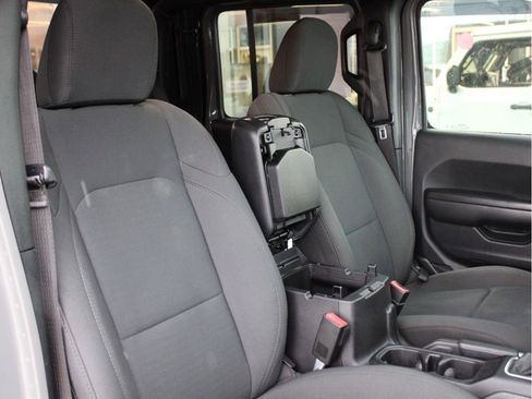 Certified 2021 Jeep Gladiator Sport image 24