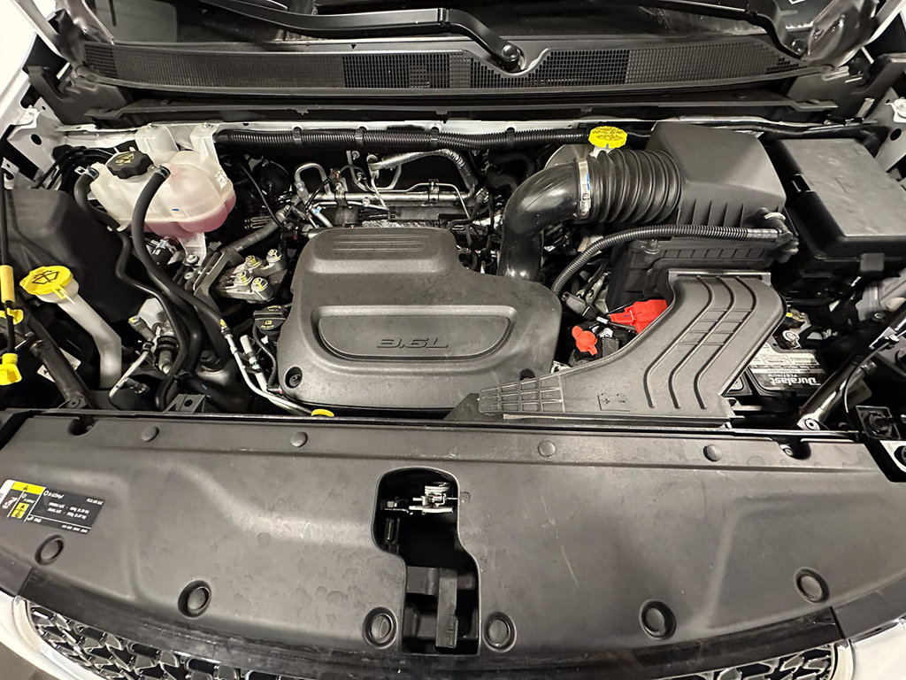 Used 2025 Chrysler Pacifica Select FWD image 35