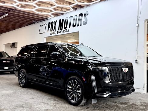 Used 2022 Cadillac Escalade ESV Sport Platinum w/ Heavy-Duty Trailer Package image 1