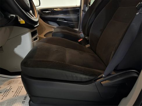 Used 2019 Dodge Grand Caravan SE w/ UConnect Hands-Free Group image 36