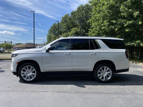 Used 2024 Chevrolet Tahoe High Country w/ Premium Package AWD/4WD image 6