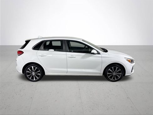 Used 2018 Hyundai Elantra GT image 5